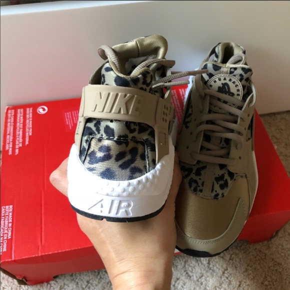 💵👇🏻🌧 NIB🌧 NIKE leopard Air Huarache Run Print - Picture 5 of 7